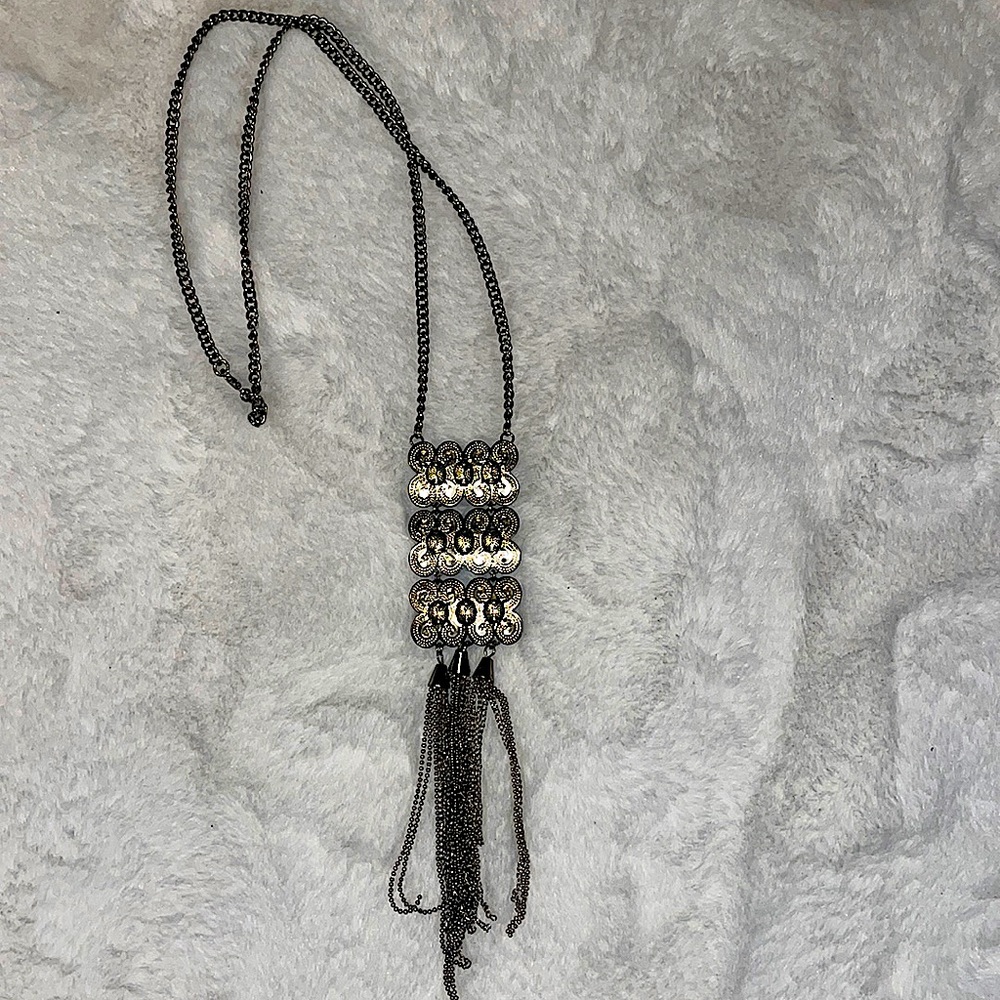 Long gold necklace (costume jewelry)